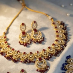 Pearl Necklace Earrings Bindi Jewellery Set for Party Wear