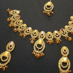 Pearl Necklace Earrings Bindi Jewellery Set for Party Wear